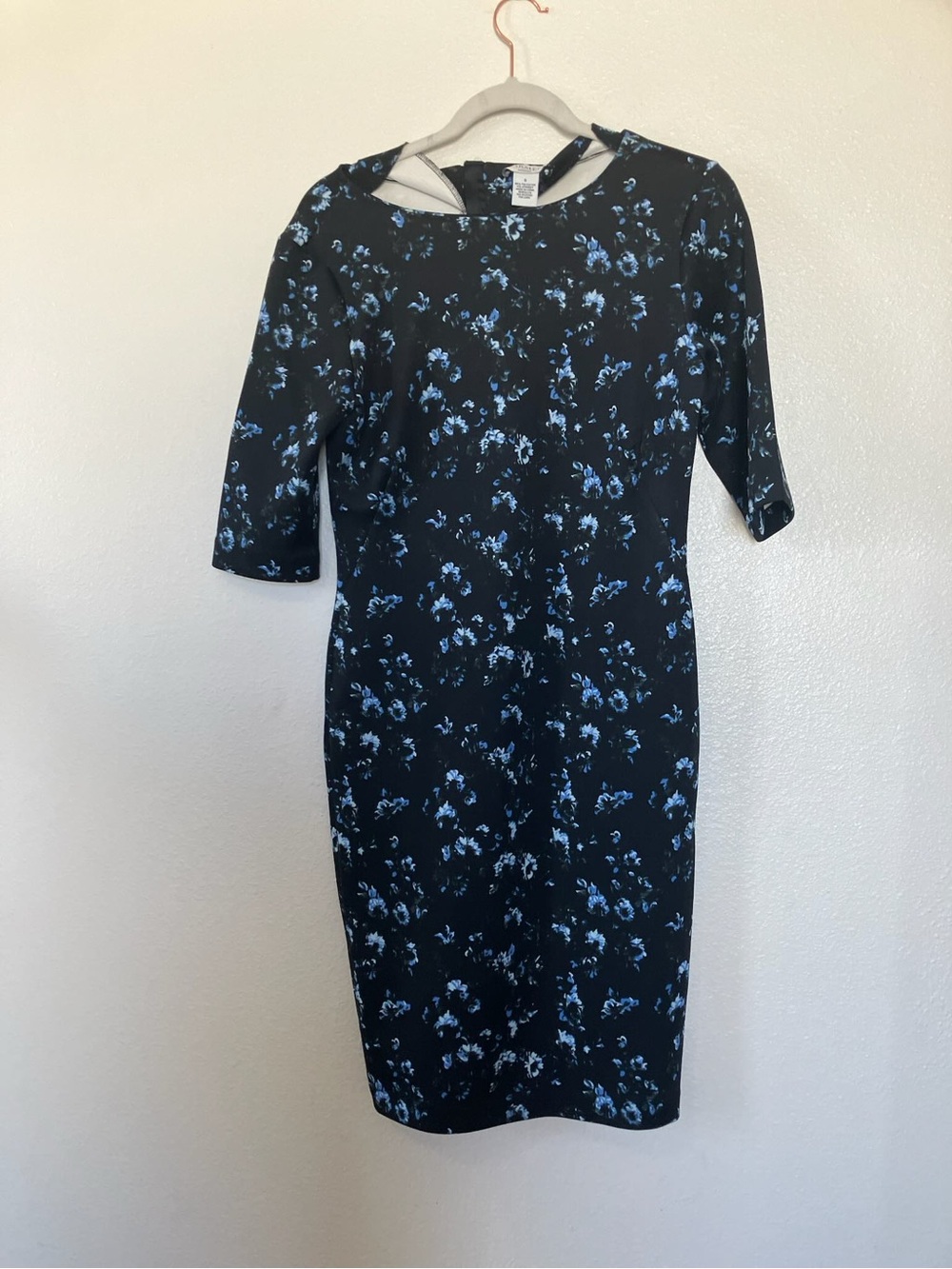 CARMEN Carmen Marc Valvo Floral Print Scuba Sheath Pencil Dress S NEW $98 - Picture 2 of 5
